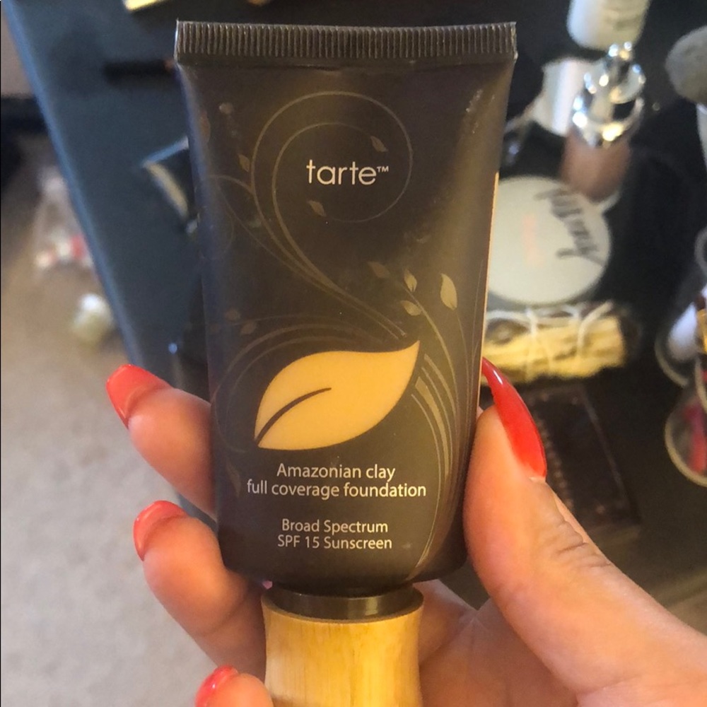 Tarte Amazonian clay found-shade  medium tan sand